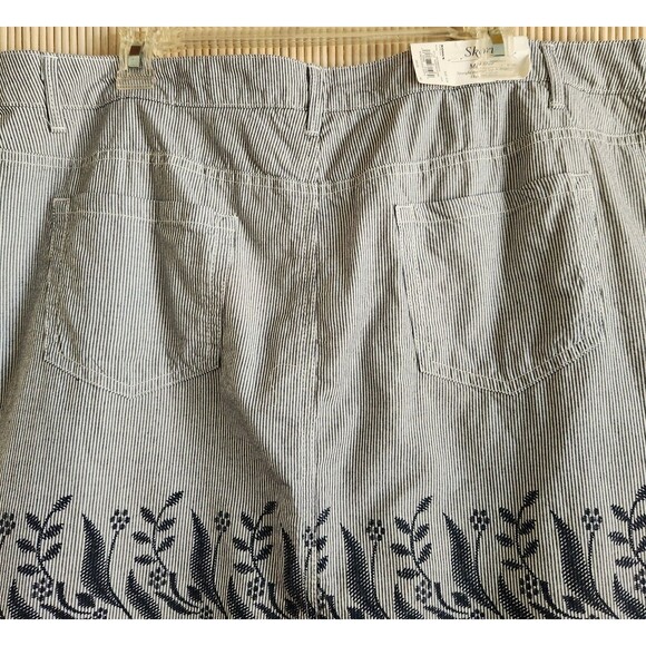 Croft & Barrow Women's Skort 16W Mid-Rise Classic Summer Floral Stripes NWT - Picture 7 of 14
